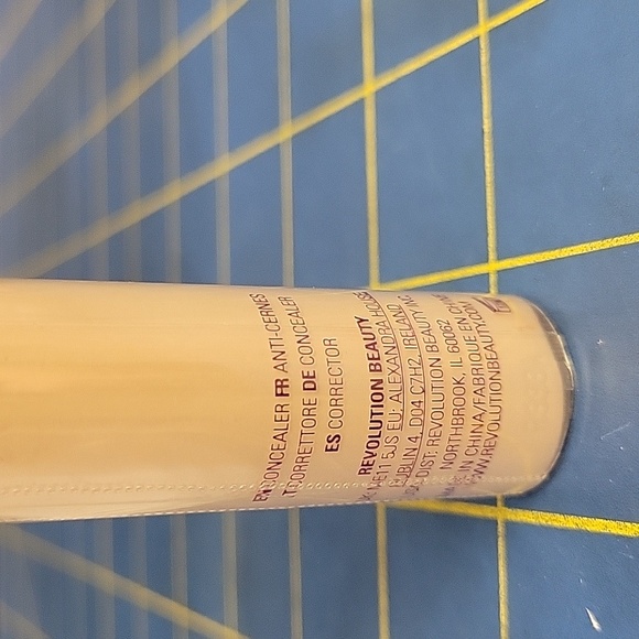 I ❤️ Revolution Heart Breaker Concealer 12ml Custard New - Picture 3 of 6